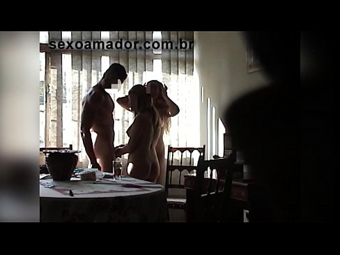 ❤️ L'amichi sessu invitanu un omu gigante è un trio cun ellu Video sessu à co.hentaidude.ru ﹏