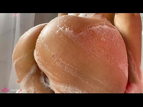 ❤️ Brunette si masturba a figa cù un vibratore per un orgasmu intensu in a doccia Video sessu à co.hentaidude.ru ﹏