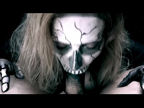 ❤️ Ragazza demonia chì succhia u cazzo cù a so bocca nera è ingoia cum. Video sessu à co.hentaidude.ru ﹏