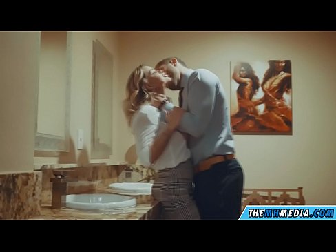 ❤️ Quandu una bionda tettona ti seduce in un bagnu publicu Video sessu à co.hentaidude.ru ﹏